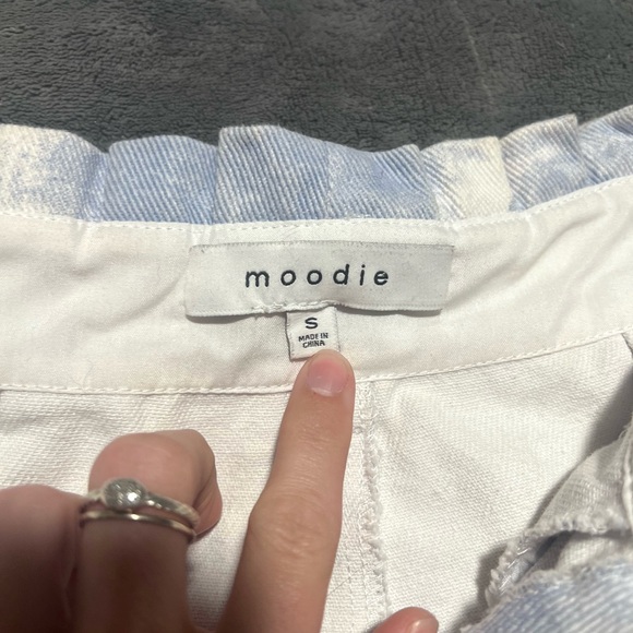 Moodie Light Blue & Cream Tie-Dye Crop Top and Belted Shorts Set Size S - Picture 8 of 9